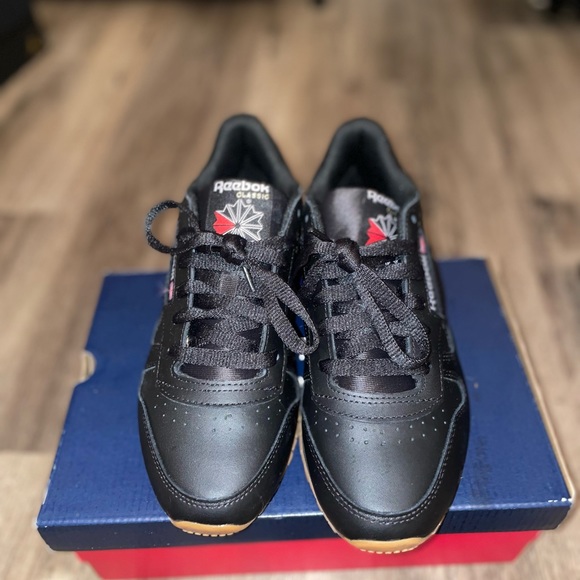 Classic Leather Reeboks - Picture 3 of 9